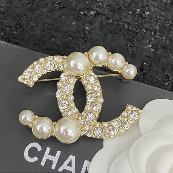 CHANEL Jewelry - CHANEL Gold Brooch with Pearls and Crystals